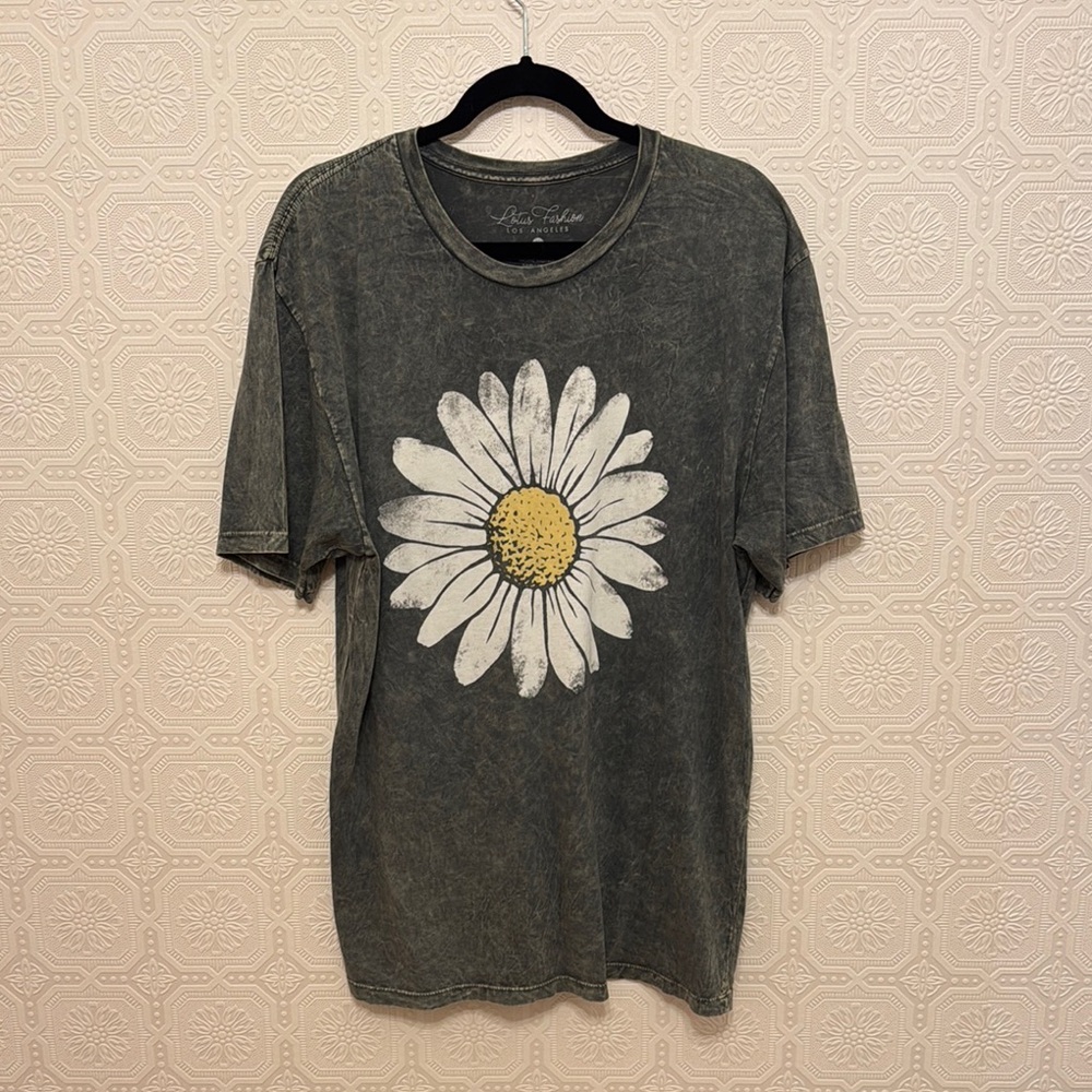⬇️⭐️ Floral Daisy Graphic Tee Vintage Fade T-Shirt in Green Size Large